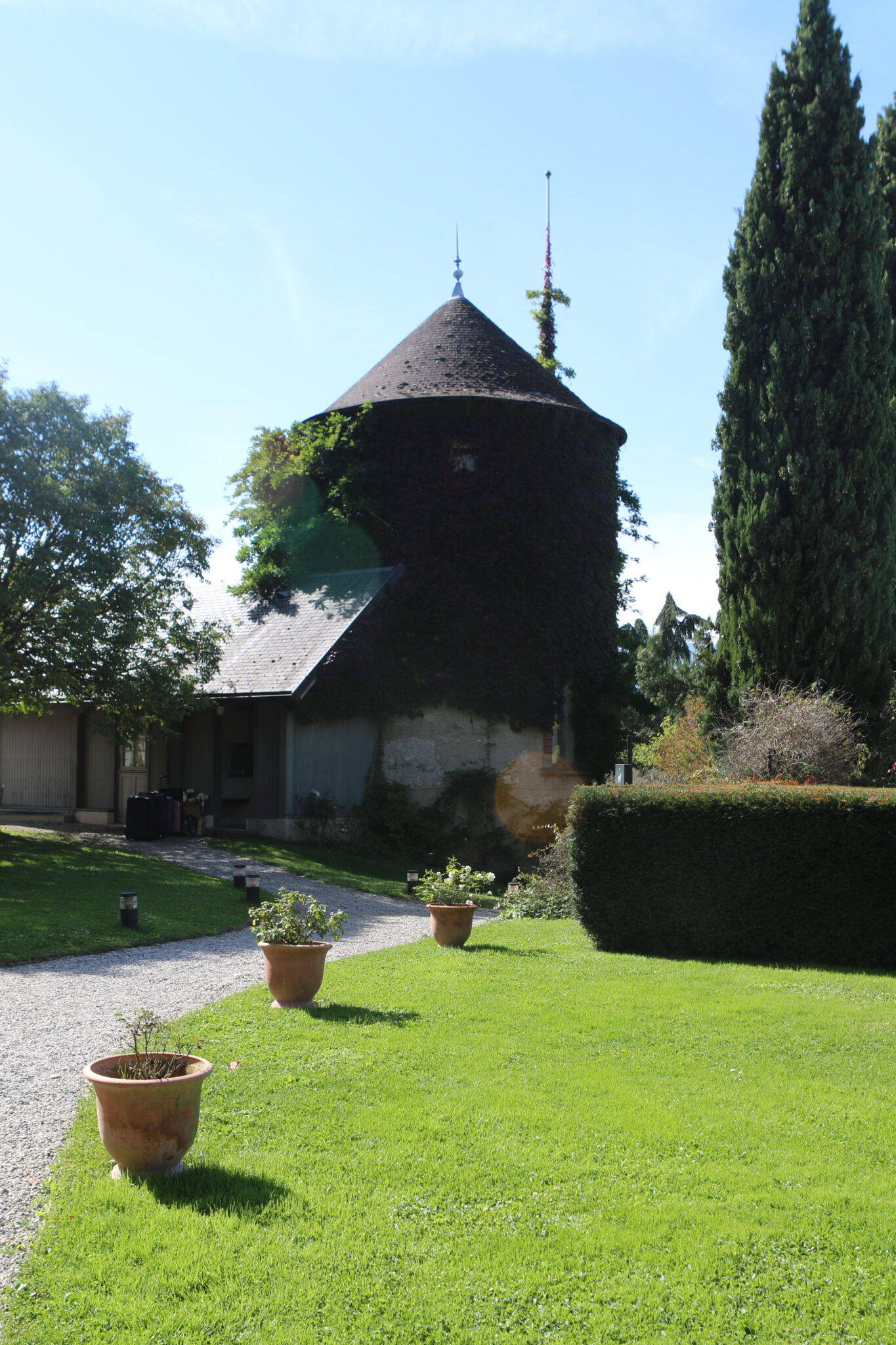 Above and below, the grounds at Château de Candie