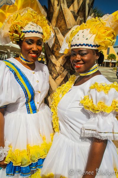 Girls at Curacao Airport (4)