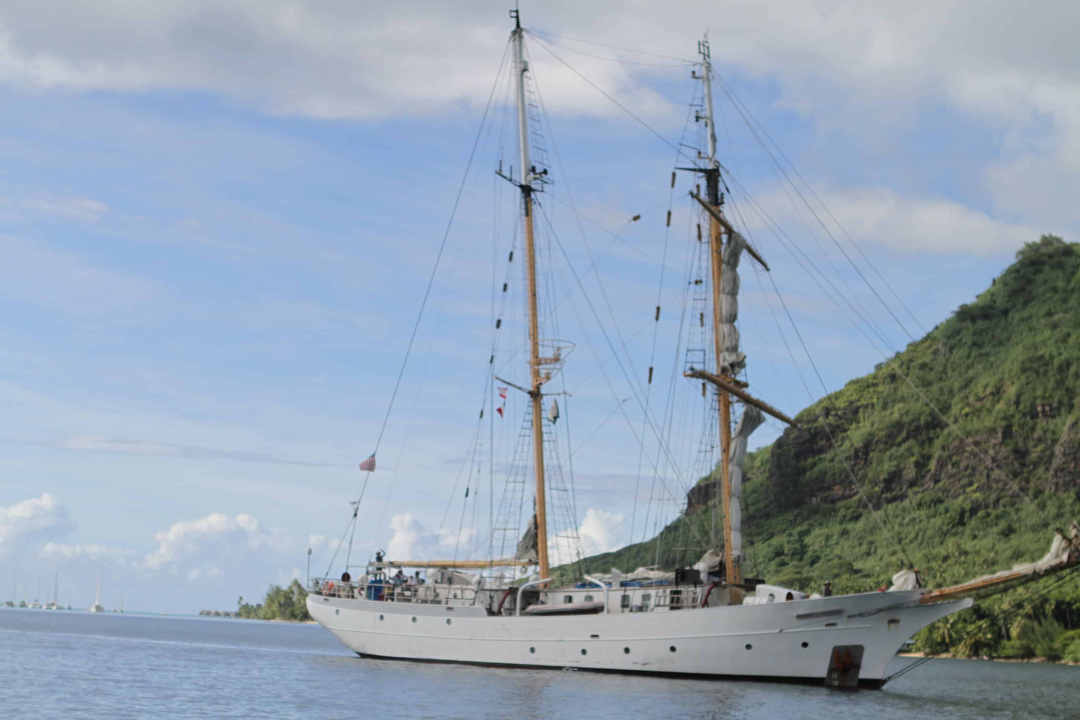 tahiti travel guide on the water