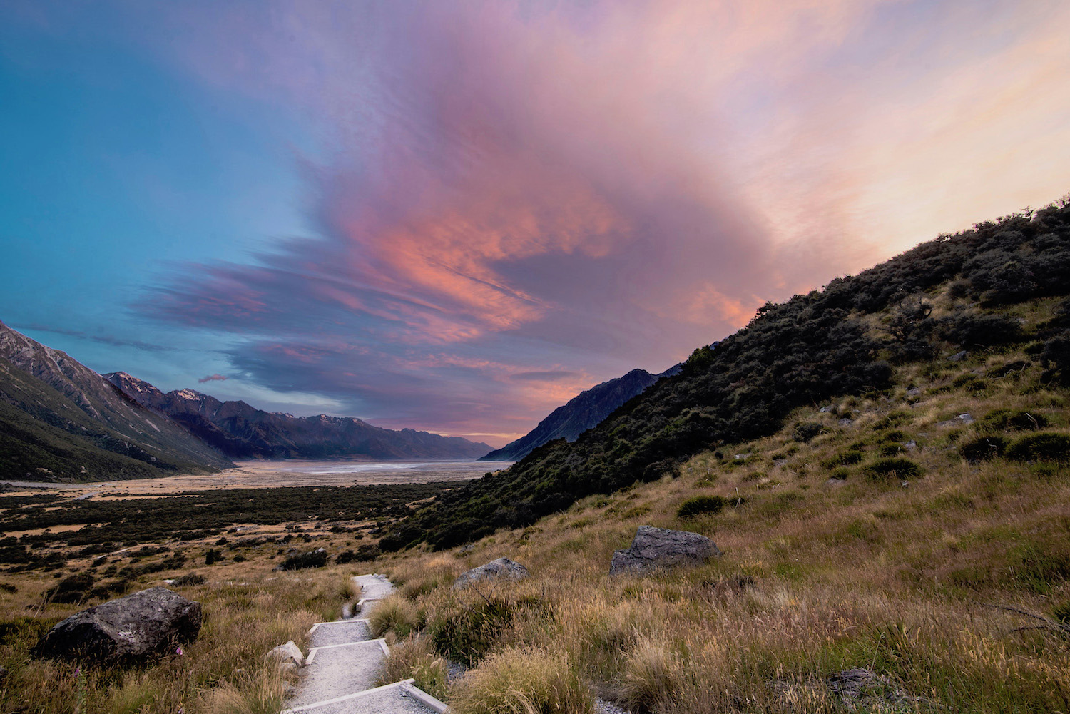 The breathtaking skies of New Zealand nature