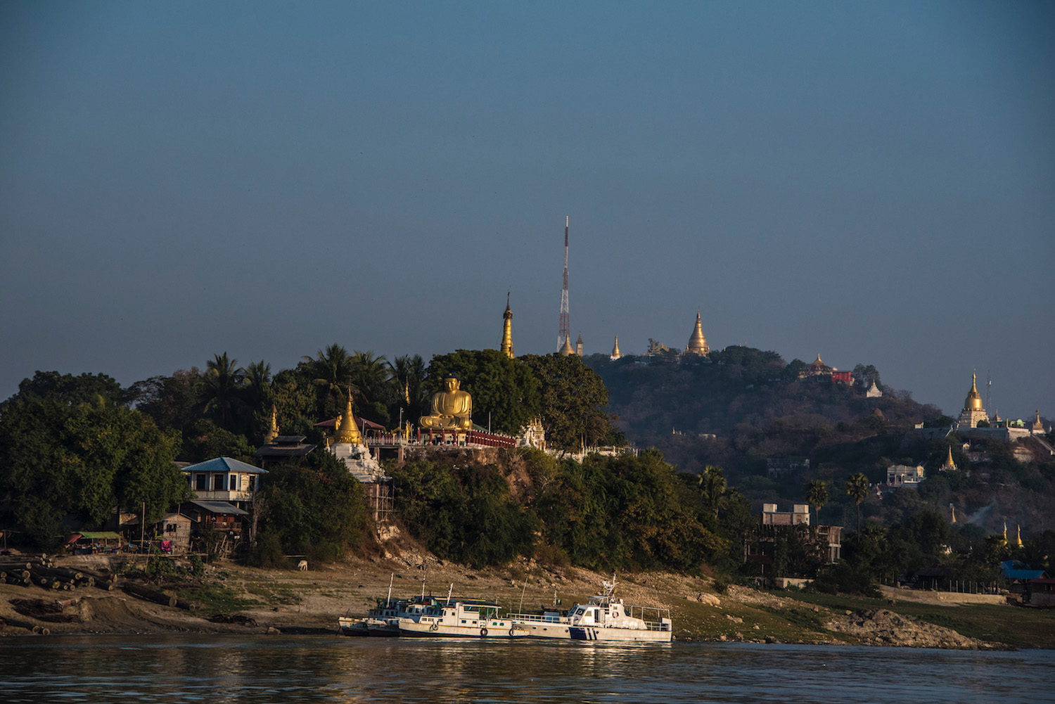 myanmar boat myanmar s mandalay bagan river boat cruise we blog the world myanmar boat myanmar s mandalay bagan river boat cruise we blog the world