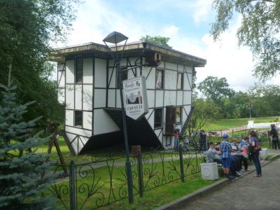 Crazy Upside Down House ( перевернутая комната), Yunost Park