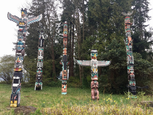 totem poles, stanley park, kakaso'las, northwest coast carver