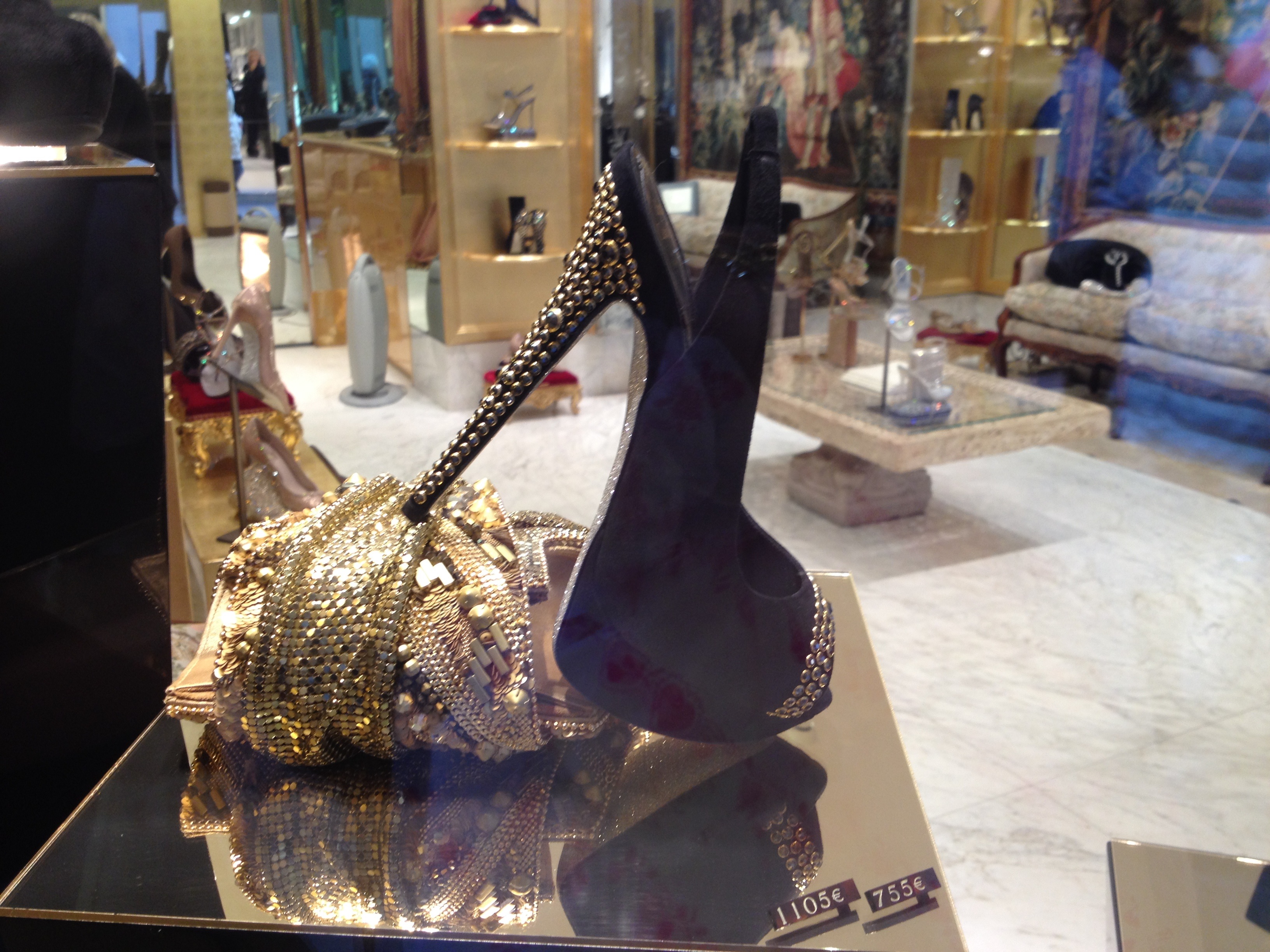 Venice shop selling Gucci stilettos - Venice Tourism