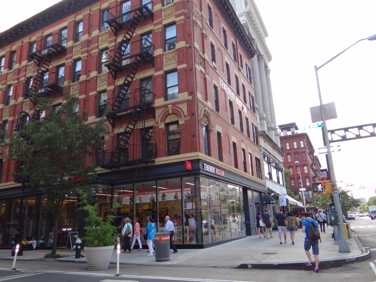 Паривритта ардха чандрасана анатомия. Side plank lifts. Верхний ист сайд нью-йорк улицы. Бумажная side current. Current.