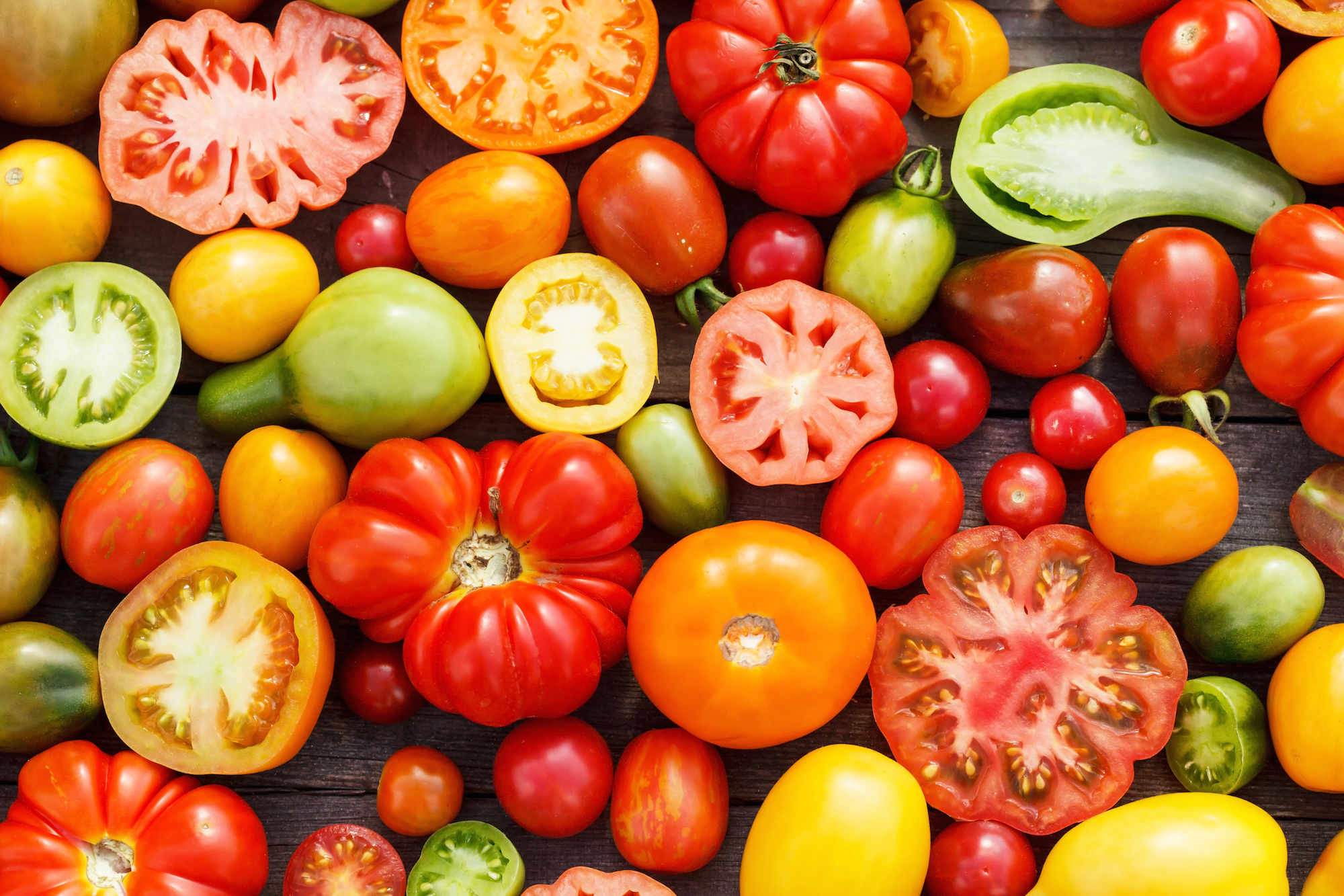 Форма семян томата. Разноцветные овощи. Помидоры разные. Разноцветные томаты. Помидоры разных сортов.